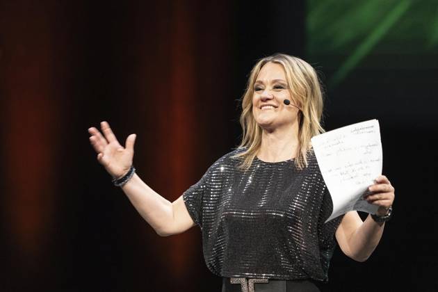 Verleihung des Comedy Preises Recklinghäuser Hurz 2025 ** NUR FÜR REDAKTIONELLE ZWECKE ** EDITORIAL USE ONLY **<p>Verleihung des Comedy Preises Recklinghäuser Hurz 2025 am Montag, 24. März 2025 im Festspielhaus in Recklinghausen. Lisa Feller bei ihrer Dankesrede. Recklinghausen NRW Recklinghausen Copyright: StefanxArendx xFUNKExFotoxService