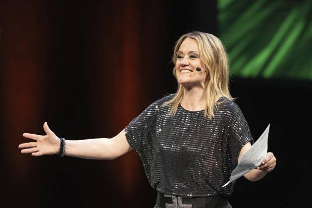 Verleihung des Comedy Preises Recklinghäuser Hurz 2025 ** NUR FÜR REDAKTIONELLE ZWECKE ** EDITORIAL USE ONLY **<p>Verleihung des Comedy Preises Recklinghäuser Hurz 2025 am Montag, 24. März 2025 im Festspielhaus in Recklinghausen. Lisa Feller bei ihrer Dankesrede. Recklinghausen NRW Recklinghausen Copyright: StefanxArendx xFUNKExFotoxService