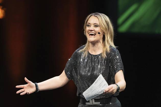 Verleihung des Comedy Preises Recklinghäuser Hurz 2025 ** NUR FÜR REDAKTIONELLE ZWECKE ** EDITORIAL USE ONLY **<p>Verleihung des Comedy Preises Recklinghäuser Hurz 2025 am Montag, 24. März 2025 im Festspielhaus in Recklinghausen. Lisa Feller bei ihrer Dankesrede. Recklinghausen NRW Recklinghausen Copyright: StefanxArendx xFUNKExFotoxService
