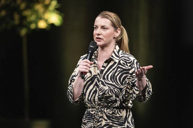 Verleihung des Comedy Preises Recklinghäuser Hurz 2025 ** NUR FÜR REDAKTIONELLE ZWECKE ** EDITORIAL USE ONLY **<p>Verleihung des Comedy Preises Recklinghäuser Hurz 2025 am Montag, 24. März 2025 im Festspielhaus in Recklinghausen. Auftritt Kristina Bogdanski. Recklinghausen NRW Recklinghausen Copyright: StefanxArendx xFUNKExFotoxService