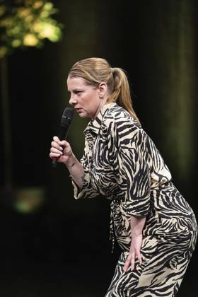 Verleihung des Comedy Preises Recklinghäuser Hurz 2025 ** NUR FÜR REDAKTIONELLE ZWECKE ** EDITORIAL USE ONLY **<p>Verleihung des Comedy Preises Recklinghäuser Hurz 2025 am Montag, 24. März 2025 im Festspielhaus in Recklinghausen. Auftritt Kristina Bogdanski. Recklinghausen NRW Recklinghausen Copyright: StefanxArendx xFUNKExFotoxService