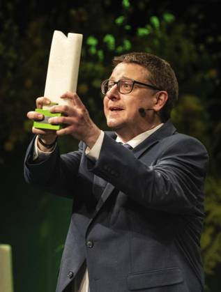 Verleihung des Comedy Preises Recklinghäuser Hurz 2025 ** NUR FÜR REDAKTIONELLE ZWECKE ** EDITORIAL USE ONLY **<p>Verleihung des Comedy Preises Recklinghäuser Hurz 2025 am Montag, 24. März 2025 im Festspielhaus in Recklinghausen. Kai Magnus Sting bei seiner Dankesrede. Recklinghausen NRW Recklinghausen Copyright: StefanxArendx xFUNKExFotoxService