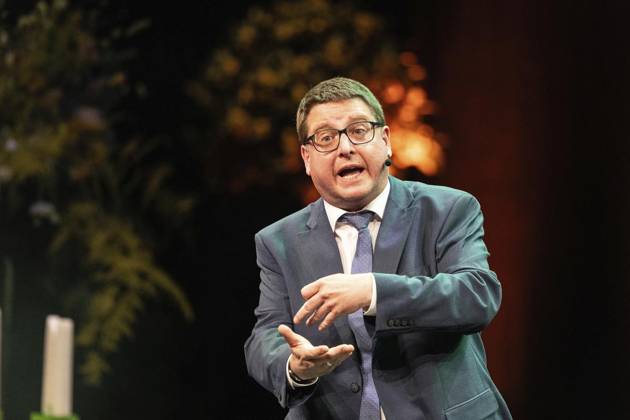 Verleihung des Comedy Preises Recklinghäuser Hurz 2025 ** NUR FÜR REDAKTIONELLE ZWECKE ** EDITORIAL USE ONLY **<p>Verleihung des Comedy Preises Recklinghäuser Hurz 2025 am Montag, 24. März 2025 im Festspielhaus in Recklinghausen. Kai Magnus Sting bei seiner Dankesrede. Recklinghausen NRW Recklinghausen Copyright: StefanxArendx xFUNKExFotoxService