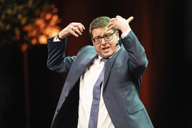 Verleihung des Comedy Preises Recklinghäuser Hurz 2025 ** NUR FÜR REDAKTIONELLE ZWECKE ** EDITORIAL USE ONLY **<p>Verleihung des Comedy Preises Recklinghäuser Hurz 2025 am Montag, 24. März 2025 im Festspielhaus in Recklinghausen. Kai Magnus Sting bei seiner Dankesrede. Recklinghausen NRW Recklinghausen Copyright: StefanxArendx xFUNKExFotoxService