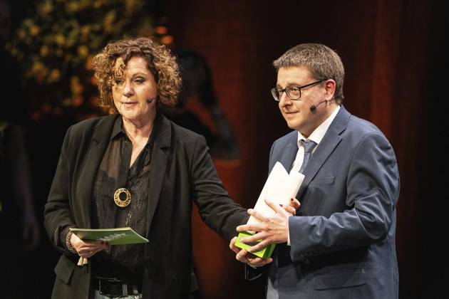 Verleihung des Comedy Preises Recklinghäuser Hurz 2025 ** NUR FÜR REDAKTIONELLE ZWECKE ** EDITORIAL USE ONLY **<p>Verleihung des Comedy Preises Recklinghäuser Hurz 2025 am Montag, 24. März 2025 im Festspielhaus in Recklinghausen. Kai Magnus Sting bei seiner Dankesrede. Recklinghausen NRW Recklinghausen Copyright: StefanxArendx xFUNKExFotoxService