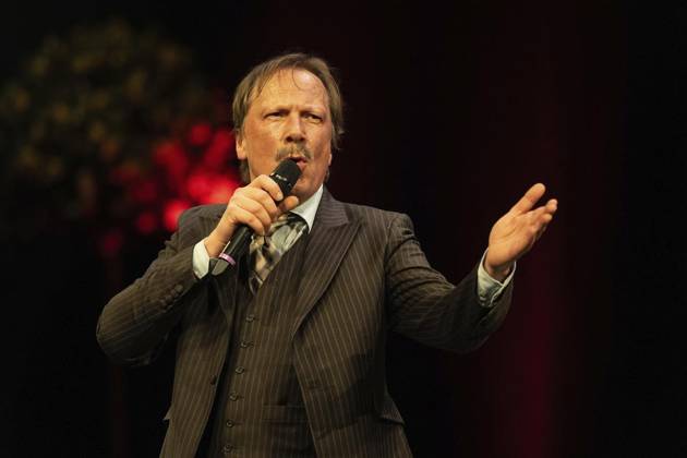 Verleihung des Comedy Preises Recklinghäuser Hurz 2025 ** NUR FÜR REDAKTIONELLE ZWECKE ** EDITORIAL USE ONLY **<p>Verleihung des Comedy Preises Recklinghäuser Hurz 2025 am Montag, 24. März 2025 im Festspielhaus in Recklinghausen. Pawel Popolski bei seinem Auftritt. Recklinghausen NRW Recklinghausen Copyright: StefanxArendx xFUNKExFotoxService