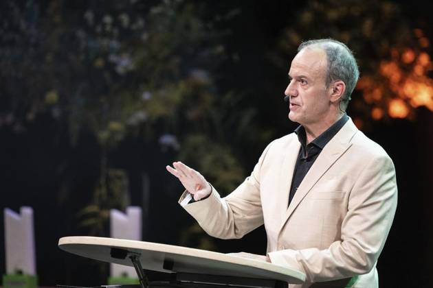 Verleihung des Comedy Preises Recklinghäuser Hurz 2025 ** NUR FÜR REDAKTIONELLE ZWECKE ** EDITORIAL USE ONLY **<p>Verleihung des Comedy Preises Recklinghäuser Hurz 2025 am Montag, 24. März 2025 im Festspielhaus in Recklinghausen. Rene Steinberg bei seiner Laudatio auf Olaf Schubert Recklinghausen NRW Recklinghausen Copyright: StefanxArendx xFUNKExFotoxService