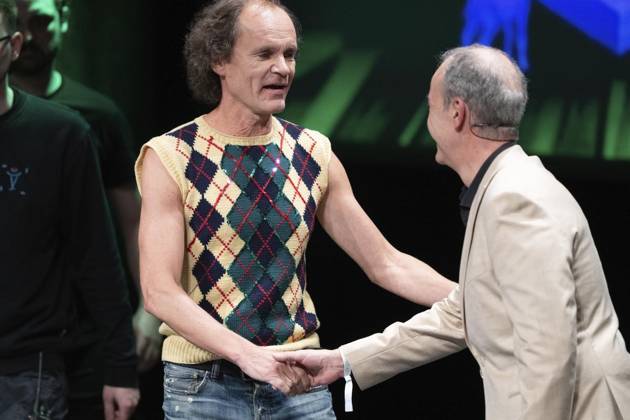 Verleihung des Comedy Preises Recklinghäuser Hurz 2025 ** NUR FÜR REDAKTIONELLE ZWECKE ** EDITORIAL USE ONLY **<p>Verleihung des Comedy Preises Recklinghäuser Hurz 2025 am Montag, 24. März 2025 im Festspielhaus in Recklinghausen. Olaf Schubert bei seiner Dankesrede. Recklinghausen NRW Recklinghausen Copyright: StefanxArendx xFUNKExFotoxService