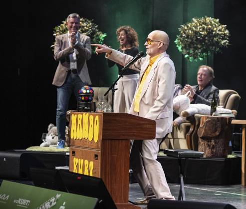 Verleihung des Comedy Preises Recklinghäuser Hurz 2025 ** NUR FÜR REDAKTIONELLE ZWECKE ** EDITORIAL USE ONLY **<p>Verleihung des Comedy Preises Recklinghäuser Hurz 2025 am Montag, 24. März 2025 im Festspielhaus in Recklinghausen. Mambo Kurt bei seinem Auftritt. Recklinghausen NRW Recklinghausen Copyright: StefanxArendx xFUNKExFotoxService