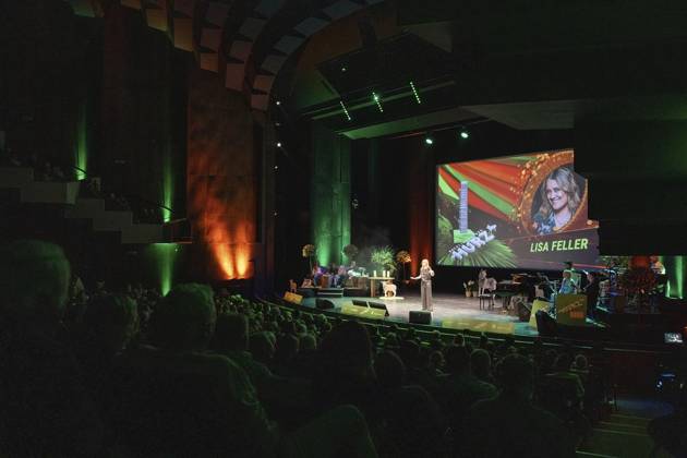 Verleihung des Comedy Preises Recklinghäuser Hurz 2025 ** NUR FÜR REDAKTIONELLE ZWECKE ** EDITORIAL USE ONLY **<p>Verleihung des Comedy Preises Recklinghäuser Hurz 2025 am Montag, 24. März 2025 im Festspielhaus in Recklinghausen. Lisa Feller bei ihrer Dankesrede. Recklinghausen NRW Recklinghausen Copyright: StefanxArendx xFUNKExFotoxService