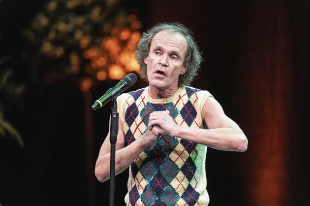 Verleihung des Comedy Preises Recklinghäuser Hurz 2025 ** NUR FÜR REDAKTIONELLE ZWECKE ** EDITORIAL USE ONLY **<p>Verleihung des Comedy Preises Recklinghäuser Hurz 2025 am Montag, 24. März 2025 im Festspielhaus in Recklinghausen. Olaf Schubert bei seiner Dankesrede. Recklinghausen NRW Recklinghausen Copyright: StefanxArendx xFUNKExFotoxService