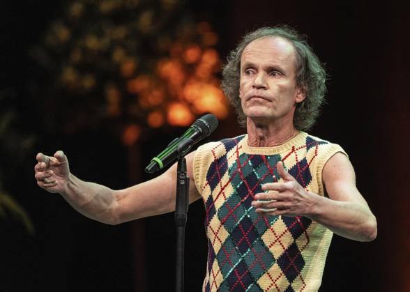 Verleihung des Comedy Preises Recklinghäuser Hurz 2025 ** NUR FÜR REDAKTIONELLE ZWECKE ** EDITORIAL USE ONLY **<p>Verleihung des Comedy Preises Recklinghäuser Hurz 2025 am Montag, 24. März 2025 im Festspielhaus in Recklinghausen. Olaf Schubert bei seiner Dankesrede. Recklinghausen NRW Recklinghausen Copyright: StefanxArendx xFUNKExFotoxService