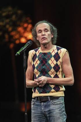 Verleihung des Comedy Preises Recklinghäuser Hurz 2025 ** NUR FÜR REDAKTIONELLE ZWECKE ** EDITORIAL USE ONLY **<p>Verleihung des Comedy Preises Recklinghäuser Hurz 2025 am Montag, 24. März 2025 im Festspielhaus in Recklinghausen. Olaf Schubert bei seiner Dankesrede. Recklinghausen NRW Recklinghausen Copyright: StefanxArendx xFUNKExFotoxService