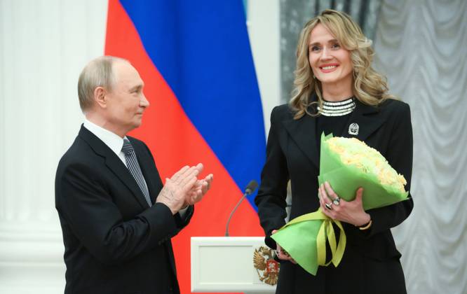 Russia Putin Culture Presidential Prize 8887513 25.03.2025 Russian President Vladimir Putin awards Ð¡hoirmaster of the Loktev Song and Dance Ensemble (Moscow) Anna Averianenko during a ceremony to award the winners of the 2024 Presidential Prize for young culture professionals and for writing and art for children and young people at the Kremlin in Moscow, Russia. Alexey Maishev Sputnik Moscow Russia  Copyright: xAlexeyxMaishevx