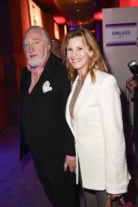 Felix von Manteuffel und Leslie Malton bei der Verleihung vom Deutschen Hoerfilmpreis am 25.03.2025 in Berlin Deutscher Hoerfilmpreis 2025 in Berlin