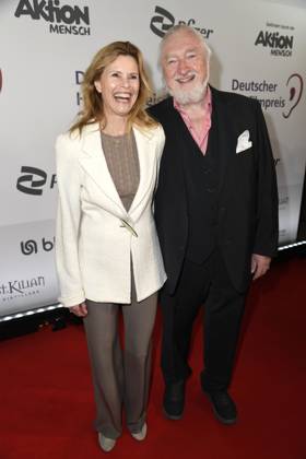 Leslie Malton und Felix von Manteuffel bei der Verleihung vom Deutschen Hoerfilmpreis am 25.03.2025 in Berlin Deutscher Hoerfilmpreis 2025 in Berlin