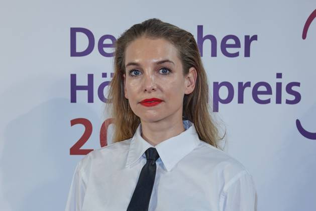 Sina Martens - Gaesteankunft zum 23. Deutschen Hoerfilmpreis 2025 im Colosseum Filmtheater in Berlin am 25.02.2025. 23.Deutscher Hoerfimpreis 2025
