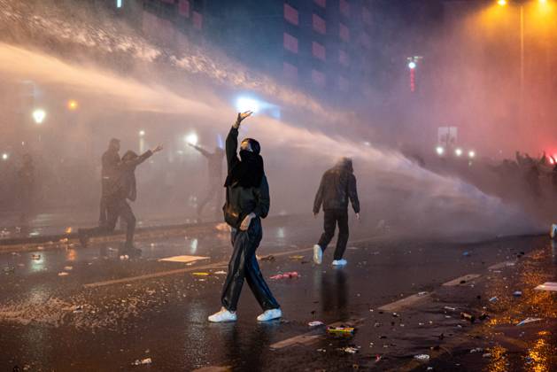 Bilder des Jahres 2025, News 03 März News Themen der Woche KW13 News Bilder des Tages March 26, 2025, Ankara, Turkey: A woman protester resists during the water cannon intervention. The protests that started after the arrest of the Republican People s Party (CHP) Istanbul Metropolitan Mayor Ekrem Imamoglu on 23 March Sunday continue. The police prevented the march of the mass gathered in K?z?lay Square and Middle East University (ODTU) in Ankara. Ankara Turkey - ZUMAs197 20250326_aaa_s197_004 Copyright: xTunahanxTurhanx