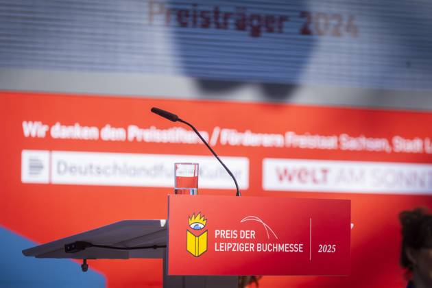 Leipziger Buchmesse In der neuen Messe präsentieren 2.040 Aussteller aus 45 Ländern die Neuheiten dieses Jahres. Die Messe steht in diesem Jahr unter dem Motto Â«Worte bewegen WeltenÂ». Gastland ist in diesem Jahr Norwegen. Preisverleihung der Leipziger Buchmesse 2025 Leipzig Sachsen Deutschland