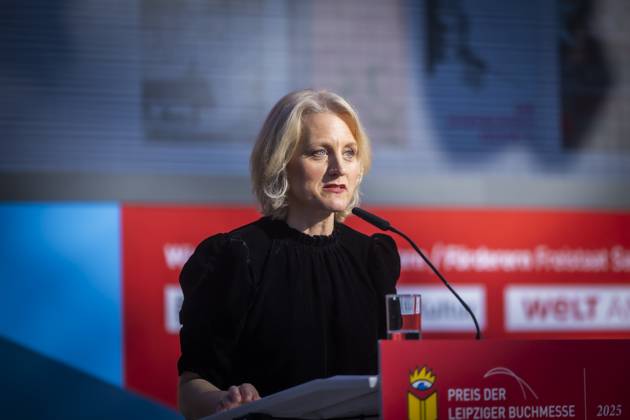Leipziger Buchmesse In der neuen Messe präsentieren 2.040 Aussteller aus 45 Ländern die Neuheiten dieses Jahres. Die Messe steht in diesem Jahr unter dem Motto Â«Worte bewegen WeltenÂ». Gastland ist in diesem Jahr Norwegen. Direktorin der Leipziger Buchmesse Astrid Böhmich bei der Preisverleihung. Leipzig Sachsen Deutschland
