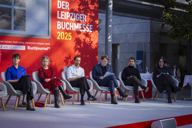 Leipziger Buchmesse In der neuen Messe präsentieren 2.040 Aussteller aus 45 Ländern die Neuheiten dieses Jahres. Die Messe steht in diesem Jahr unter dem Motto Â«Worte bewegen WeltenÂ». Gastland ist in diesem Jahr Norwegen. Preisverleihung der Leipziger Buchmesse 2025 Jurymitglieder Zita Bereuter, Cornelia Geißler, Kais Harrabi, David Hugendick, Thomas Hummitzsch, Judith von Sternburg Leipzig Sachsen Deutschland