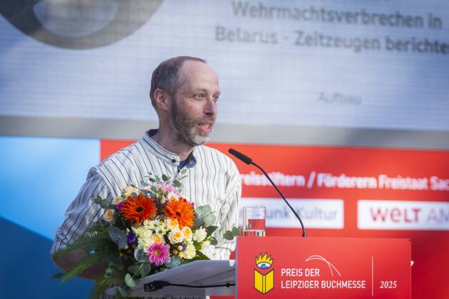 Leipziger Buchmesse In der neuen Messe präsentieren 2.040 Aussteller aus 45 Ländern die Neuheiten dieses Jahres. Die Messe steht in diesem Jahr unter dem Motto Â«Worte bewegen WeltenÂ». Gastland ist in diesem Jahr Norwegen. Preisverleihung der Leipziger Buchmesse 2025 Die Kategorie Übersetzung geht in diesem Jahr an Thomas Weiler für die Übertragung von Feuerdörfer. Wehrmachtsverbrechen in Belarus Zeitzeugen berichten (Aufbau), herausgegeben von Ales Adamowitsch, Janka Bryl und Uladsimir Kalesnik. Leipzig Sachsen Deutschland