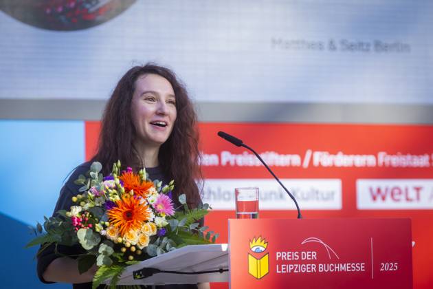 Leipziger Buchmesse In der neuen Messe präsentieren 2.040 Aussteller aus 45 Ländern die Neuheiten dieses Jahres. Die Messe steht in diesem Jahr unter dem Motto Â«Worte bewegen WeltenÂ». Gastland ist in diesem Jahr Norwegen. Preisverleihung der Leipziger Buchmesse 2025 Irina Rastorgueva erhält die Auszeichnung für Pop-up-Propaganda. Epikrise der russischen Selbstvergiftung (Matthes & Seitz Berlin). Leipzig Sachsen Deutschland