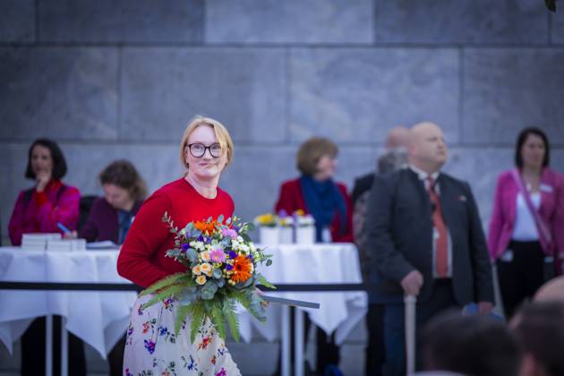Leipziger Buchmesse In der neuen Messe präsentieren 2.040 Aussteller aus 45 Ländern die Neuheiten dieses Jahres. Die Messe steht in diesem Jahr unter dem Motto Â«Worte bewegen WeltenÂ». Gastland ist in diesem Jahr Norwegen. Preisverleihung der Leipziger Buchmesse 2025 In der Kategorie Belletristik ging die Auszeichnung an Kristine Bilkau für ihren Roman Halbinsel (Luchterhand) Leipzig Sachsen Deutschland