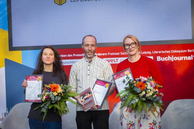 Leipziger Buchmesse In der neuen Messe präsentieren 2.040 Aussteller aus 45 Ländern die Neuheiten dieses Jahres. Die Messe steht in diesem Jahr unter dem Motto Â«Worte bewegen WeltenÂ». Gastland ist in diesem Jahr Norwegen. Preisverleihung der Leipziger Buchmesse 2025 Die Preisträger:innen (v.l.n.r.): Irina Rastorgueva, Thomas Weiler, Kristine Bilkau Leipzig Sachsen Deutschland
