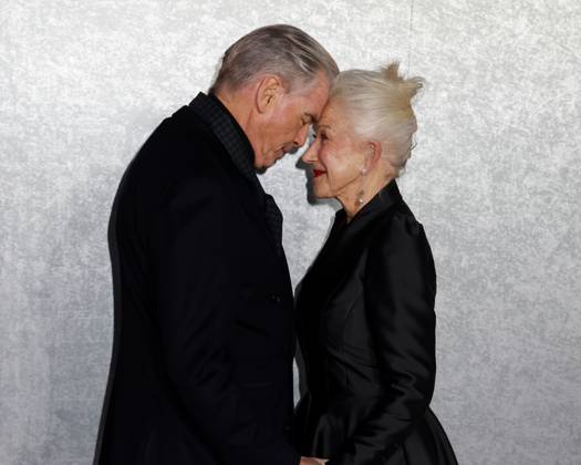 Bilder des Jahres 2025, Entertainment 03 März MobLand Global Premiere, Odeon Luxe in Leicester Square, London - 27 Mar 2025 Pierce Brosnan and Helen Mirren attend the MobLand Global Premiere at Odeon Luxe in Leicester Square, London. London United Kingdom Copyright: xCatxMorleyx xSOPAxImagesx Cat Morley_MobLand Global Premiere_Pierce Brosnan and Helen Mirren_5028
