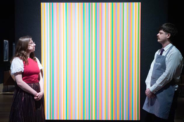 Bonhams 20th 21st Century Art Day Evening Sales Highlights Photocall - Bonhams, London A staff member views Myrrh by Bridget Riley (est £1.5m -£2.5m) which is to go on auction at Bonhams 20th 21st Century Art Day Evening Sales at Bonhams in London, England, UK on Monday 31 March, 2025., Credit:Justin Ng Avalon UK, England, London, Bonhams Copyright: xJustinxNgx xAvalonx 0981806148