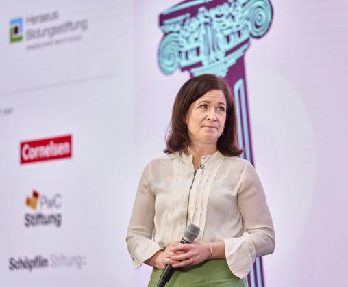 Deutscher Lehrkräftepreis - Katharina Günther-Wünsch EUR,Deutschland, Berlin, 31.03.2025: Katharina Günther-Wünsch (Senatorin für Bildung-Berlin). Unterricht Innovativ 2024 - Deutscher Lehrkräftepreis wird in der Wettbewerbskategorie Vorbildliche Schulleitung wird mit drei Preisen geehrt. Der 1. Preis geht an Andrea Franke von der Willy-Brandt Schule in Berlin-Wedding einer Integrierten Sekundarschule. Der 2. Preis geht an Carten Bangert, Philipp Wetzel und Markus Burster von der Maria-Gress-Schule in Ilffezheim einer Verbundschule aus Baden-Württemberg sowie der 3.Preis an Nicole Verdenhalven von der Rahel-Hirsch-Schule einem Oberstufenzentrum (Berufle Schule) aus Berlin-Marzahn Hellersdorf.