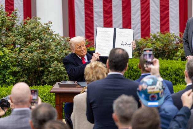 (250402) -- WASHINGTON, April 2, 2025 -- U.S. President Donald Trump shows an executive order on reciprocal tariffs at the Rose Garden of the White House in Washington, D.C., the United States, on April 2, 2025. Amid widespread opposition, U.S. President Donald Trump on Wednesday signed an executive order on the so-called reciprocal tariffs, imposing a 10-percent minimum baseline tariff and higher rates on certain trading partners. ) U.S.-WASHINGTON, D.C.-TRUMP- RECIPROCAL TARIFFS -EXECUTIVE ORDER-SIGNING HuxYousong