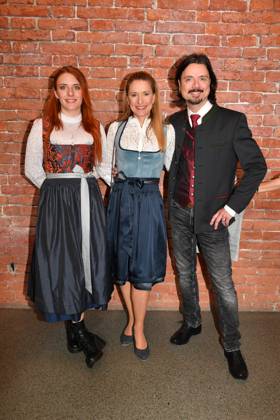 Johanna Mross, Stefanie Hertel mit Ehemann Lenny Verleihung der Bayerischen Staatsmedaille für soziale Verdienste 2025 Allerheiligen-Hofkirche, Residenz München 03. April 2025