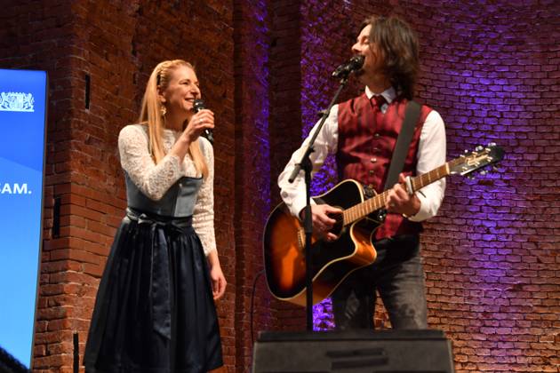 Stefanie Hertel und Lenny Lanner Verleihung der Bayerischen Staatsmedaille für soziale Verdienste 2025 Allerheiligen-Hofkirche, Residenz München 03. April 2025