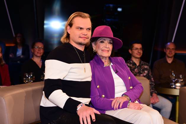 Wilson Gonzalez Ochsenknecht und seine Grossmutter Baerbel Wierichs zu Gast bei der NDR Talk Show am 4.04.2025 in Hamburg NDR Talk Show am 4.04.2025 in Hamburg