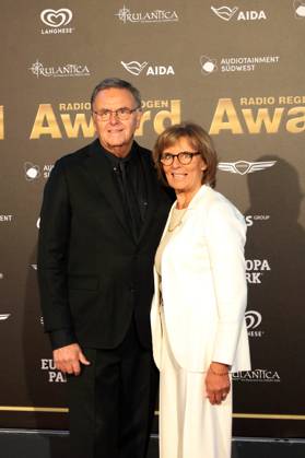 Rust, Deutschland 04. April 2025: Radio Regenbogen Award 2025 im Europa Park Rust Im Bild: Roland Mack und Ehefrau Marianne Mack Europa Park Baden Württemberg Copyright: xFotostandx xHettichx