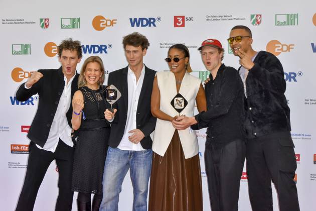 Larissa Sirah Herden, Oskar Belton, Emil Belton, Bruno Alexander, Ina-Christina Kersten , (Player of Ibiza) Preistraeger zu Gast bei der Verleihung des 61.Grimme Preis am 04.04.2025 in Marl NRW Deutschland