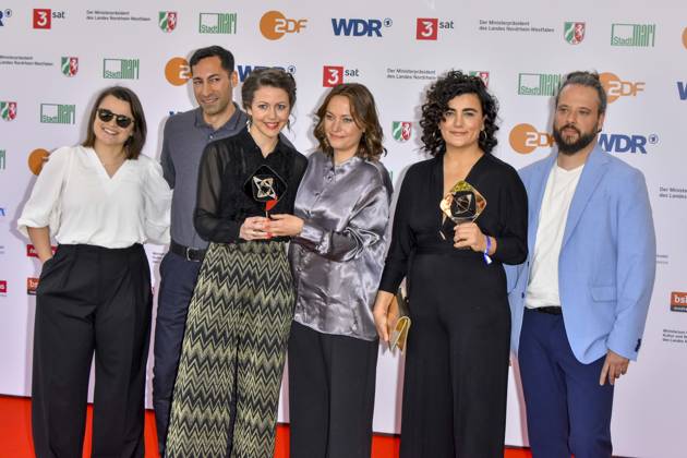 Bahar Bektas, Tobias Carlsberg, Arash Asadi, Antonia Kilian, Meret Madörin, (Exile Never Ends) Preistraeger zu Gast bei der Verleihung des 61.Grimme Preis am 04.04.2025 in Marl NRW Deutschland