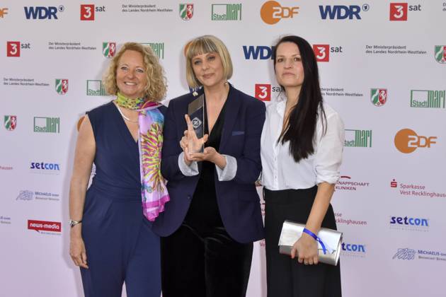 Steffi Niederzoll mit Begleitung (Sieben Winter in Teheran) Preistraegerin zu Gast bei der Verleihung des 61.Grimme Preis am 04.04.2025 in Marl NRW Deutschland