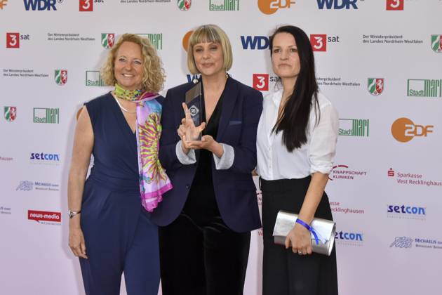 Steffi Niederzoll mit Begleitung (Sieben Winter in Teheran) Preistraegerin zu Gast bei der Verleihung des 61.Grimme Preis am 04.04.2025 in Marl NRW Deutschland