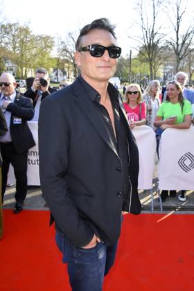 Oliver Masucci ( Herrhausen, Der Herr des Geldes ) mit Sonnenbrille zu Gast bei der Verleihung des 61.Grimme Preis am 04.04.2025 in Marl NRW Deutschland