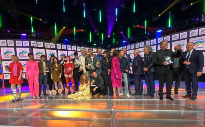 Rust, Deutschland 04. April 2025: Radio Regenbogen Award 2025 im Europa Park Rust Im Bild: Gruppenfoto der Preisträger und Laudatoren nach der Verleihung des Radio Regenbogen Award 2025 im Europapark Rust Europa Park Baden Württemberg Copyright: xFotostandx xHettichx