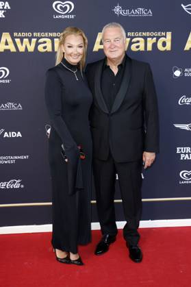 Franziska van Almsick mit Partner Jürgen B. Harder bei der Verleihung des 25. Radio Regenbogen Award 2025 in der Europa-Park Arena. Rust, 04.04.2025
