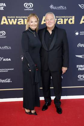 Franziska van Almsick mit Partner Jürgen B. Harder bei der Verleihung des 25. Radio Regenbogen Award 2025 in der Europa-Park Arena. Rust, 04.04.2025