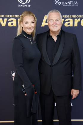 Franziska van Almsick mit Partner Jürgen B. Harder bei der Verleihung des 25. Radio Regenbogen Award 2025 in der Europa-Park Arena. Rust, 04.04.2025