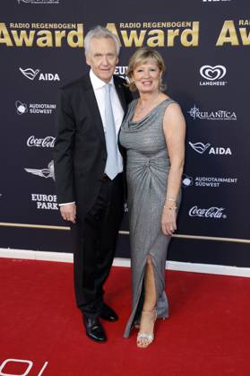 Jürgen Mack mit Ehefrau Mauritia Mack bei der Verleihung des 25. Radio Regenbogen Award 2025 in der Europa-Park Arena. Rust, 04.04.2025