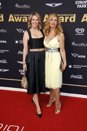 Monica Ivancan und Sonya Kraus bei der Verleihung des 25. Radio Regenbogen Award 2025 in der Europa-Park Arena. Rust, 04.04.2025