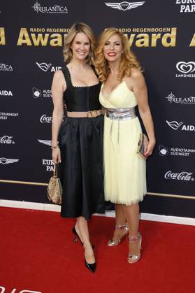 Monica Ivancan und Sonya Kraus bei der Verleihung des 25. Radio Regenbogen Award 2025 in der Europa-Park Arena. Rust, 04.04.2025