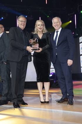 Roland Mack, Barbara Schöneberger und Johannes B. Kerner bei der Verleihung des 25. Radio Regenbogen Award 2025 in der Europa-Park Arena. Rust, 04.04.2025